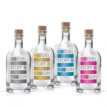 Etiketten "Edelstoff" in vielen Farben auf vier Flaschen