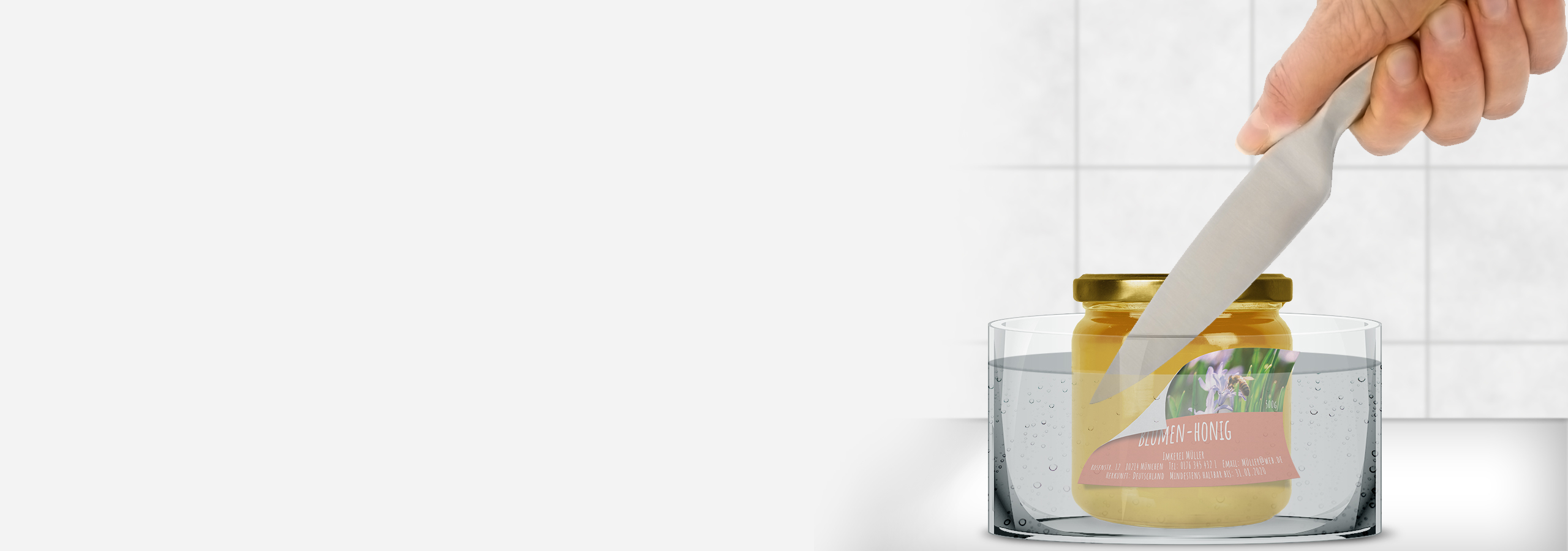 Etiketten auf Glas im Wasserbad