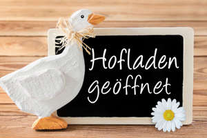 Schild "Hofladen ge&ouml;fnet"